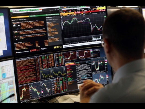 Lo spread tra Btp e Bund sotto i 74 punti