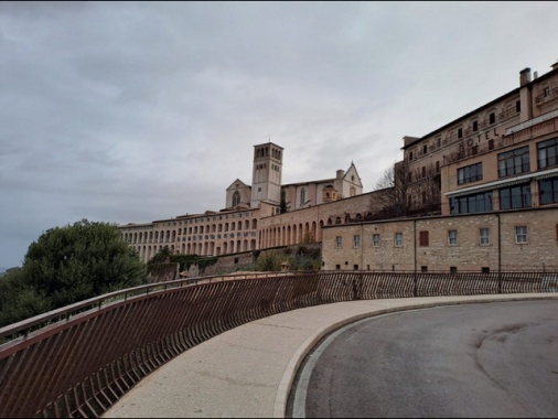 Il Papa, da San Francesco mentre il mondo cerca la speranza