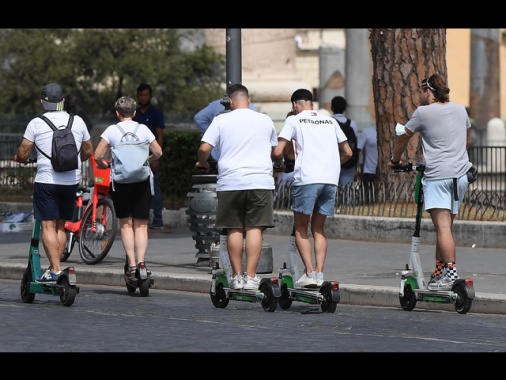 Monopattini in sharing, stop a Firenze da aprile 2026