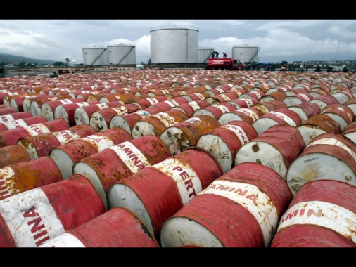 ll petrolio chiude in rialzo a New York a 58,66 dollari
