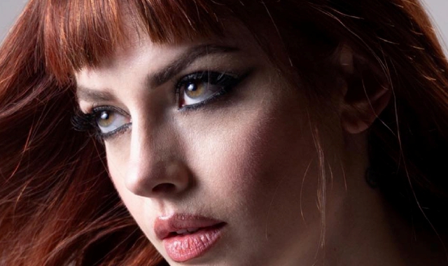 In alto #br/#la pop star italiana Annalis.#br/#A sinistra Sophie and the Giants in scena ai Magazzini Generali