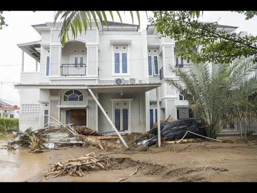 Inondazioni in Indonesia, sale a 84 il bilancio delle vittime