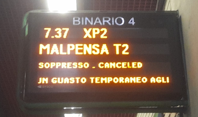 L’annuncio venerdì mattina 28 novembre sui display dei treni cancellati