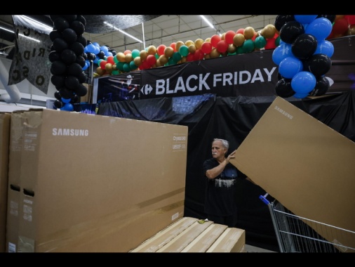 In Usa spesa record per Black Friday, 11,8 miliardi con IA