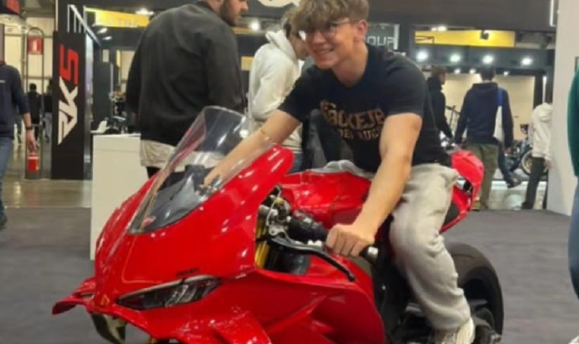 Alessio Napolitano. Il 19enne era appassionato di moto