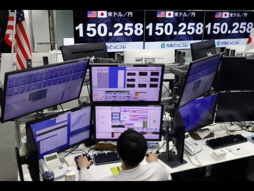 Borsa: l'Asia cresce con Seul, in controtendenza Tokyo (-1%)