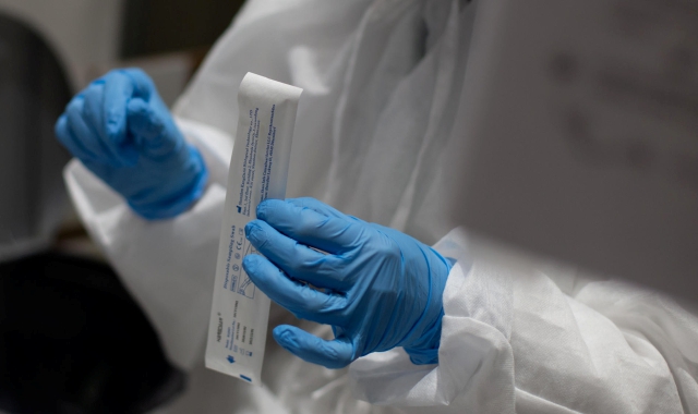 Tamponi falsi ai no vax: 25mila euro in tre mesi