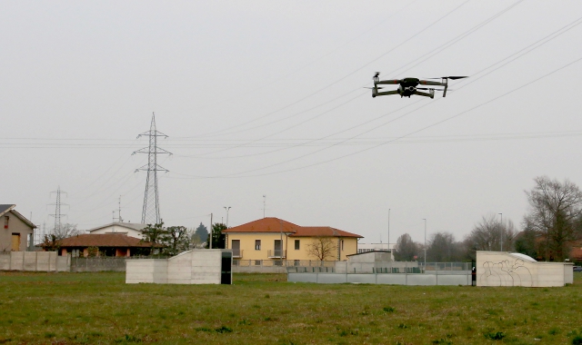 Il drone è stato notato sorvolare l’abitazione (foto Archivio)