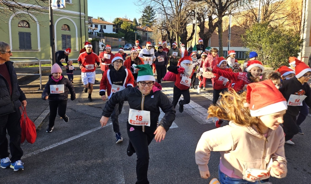 La corsa dei Babbi Natale nella versione riservata ai bambini