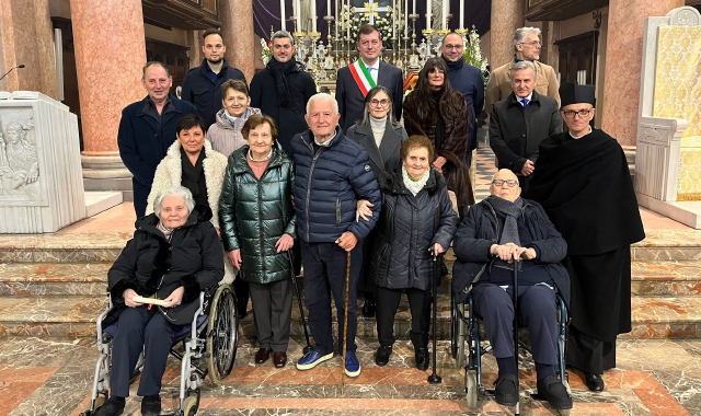 La cerimonia col sindaco Pietro Zappamiglio di consegna della targa a chi nel 2025 ha compiuto novant’anni