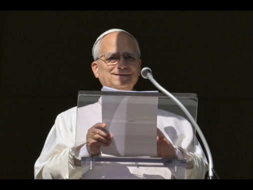 Il Papa, 'umanità provata,ora si aprano le porte della pace'