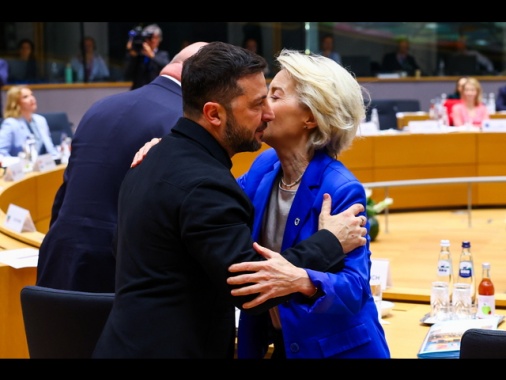 Vertici Ue vedono Zelensky, 'sovranità Kiev va rispettata'