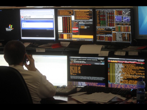 Borsa: Milano la peggiore in Europa (-0,51%), pesa Buzzi, bene Campari