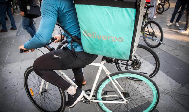 I rider di Verbania in agitazione contro Deliveroo