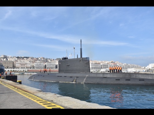 Il sottomarino russo Krasnodar attracca al porto di Algeri
