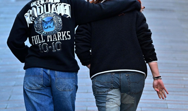 Il gesto di aiuto silenzioso è stato lanciato nel 2020 da un’associazione canadese che lotta contro la violenza  sulle donne. È importante saperlo riconoscere