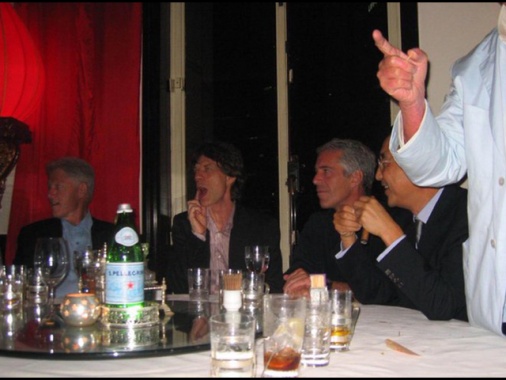 Il dipartimento di Giustizia ripubblica la foto di Trump nei file Epstein