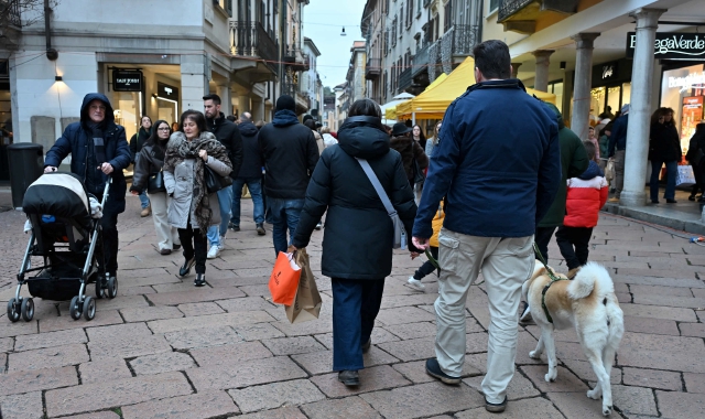 Viaggi, cene e gift card: ecco i nuovi regali di Natale