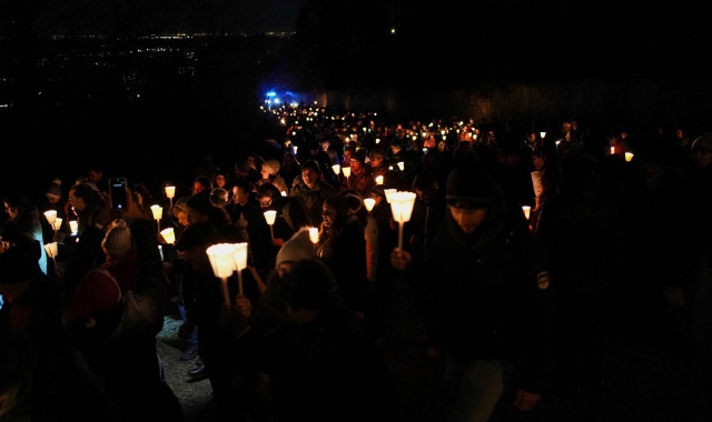 Al Sacro Monte fiaccole di pace e speranza