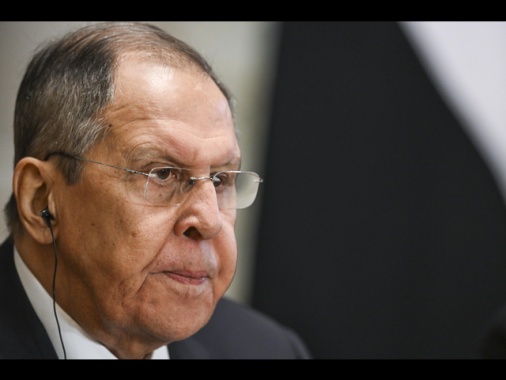 Lavrov, nessuna soluzione se continuano gli atti criminali di Kiev
